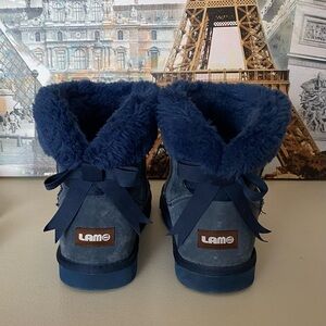 Lamo Blue Suede Upper Faux Plush Fur-Lined Boots Bow accent womens 8 side zip